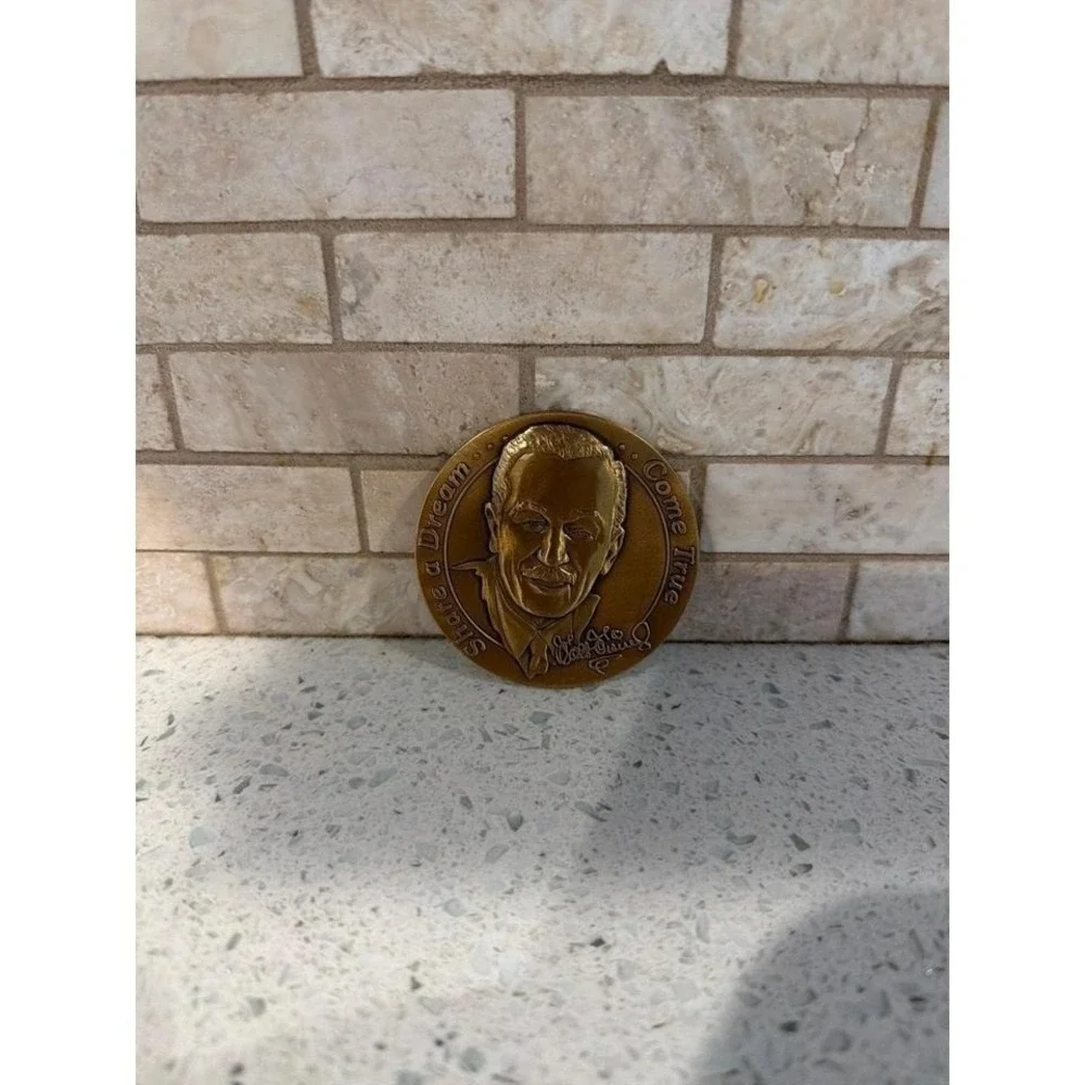Disney Cast Member Coin‎ Medallion 2001 100 Years Magic